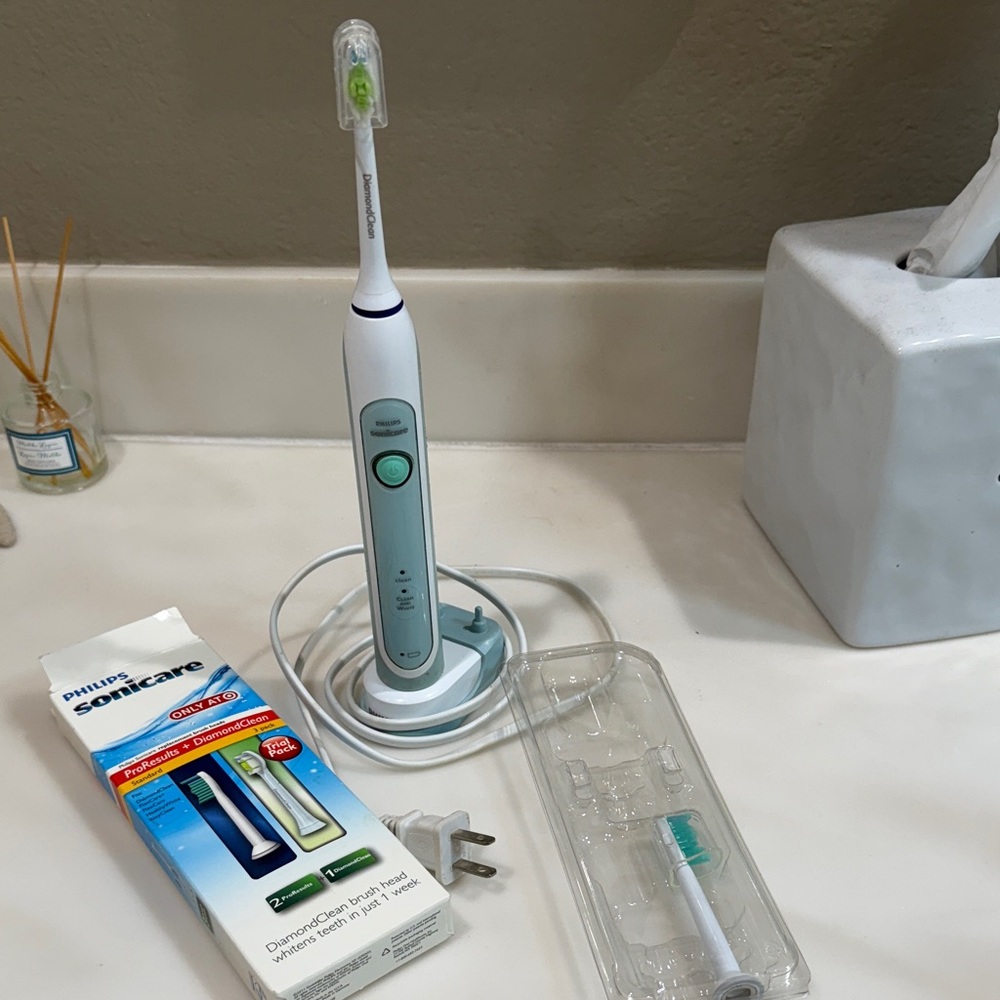 Philips Sonicare Toothbrush with White and Green Design